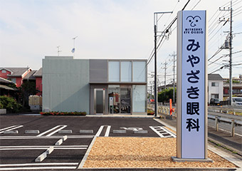 眼科医院ビルの写真１